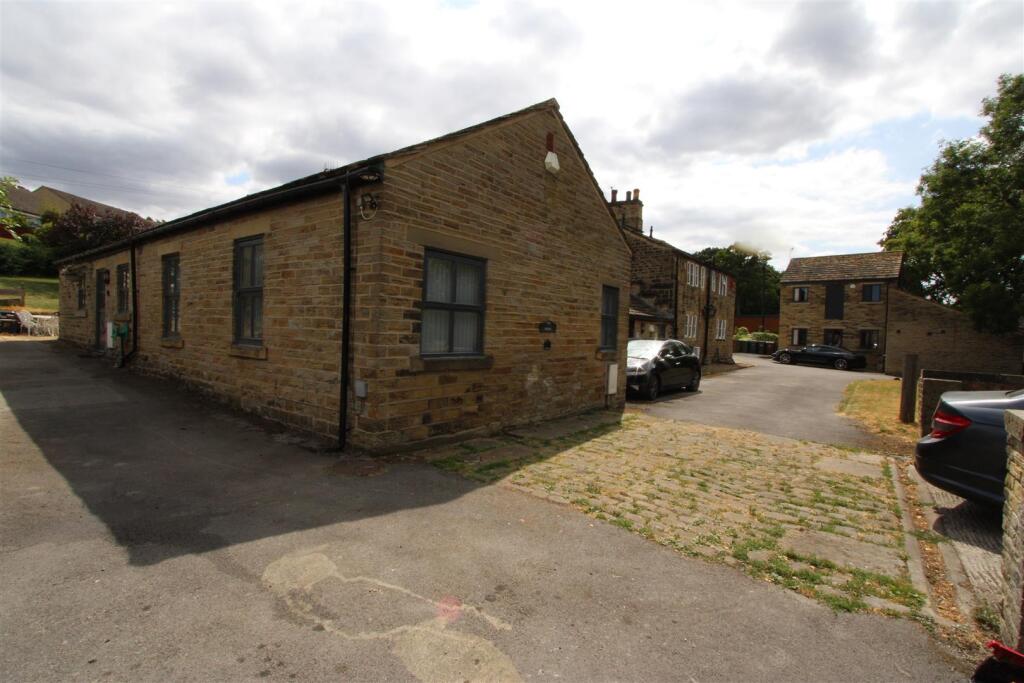 3 bed Detached bungalow for rent in Bradford. From Sugdens - Cleckheaton