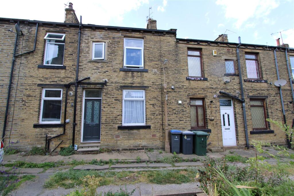 2 bed Mid Terraced House for rent in Bradford. From Sugdens - Cleckheaton 2 bed Mid Terraced House for rent in Bradford. From Sugdens - Cleckheaton