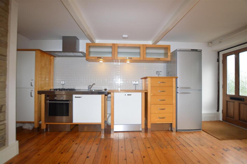 1 bed Cottage for rent in Halifax. From Sugdens - Cleckheaton 1 bed Cottage for rent in Halifax. From Sugdens - Cleckheaton