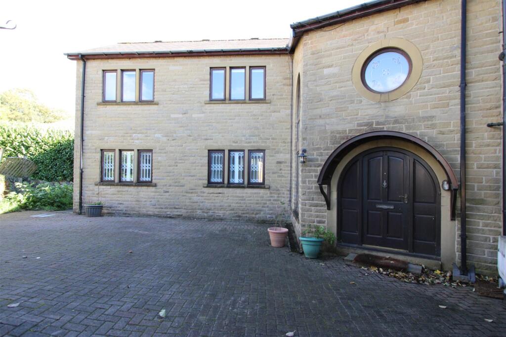 3 bed Detached for rent in Bradford. From Sugdens - Cleckheaton