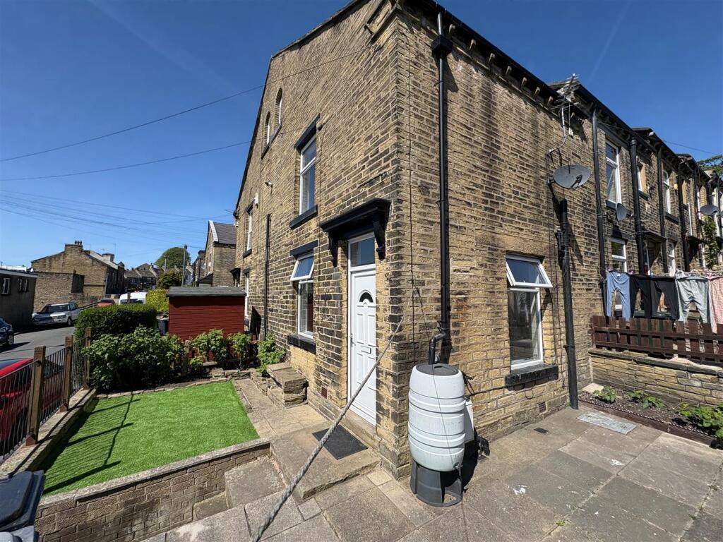 2 bed Mid Terraced House for rent in Bradford. From Sugdens - Cleckheaton 2 bed Mid Terraced House for rent in Bradford. From Sugdens - Cleckheaton