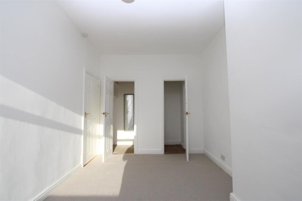 2 bed Mid Terraced House for rent in Cleckheaton. From Sugdens - Cleckheaton 2 bed Mid Terraced House for rent in Cleckheaton. From Sugdens - Cleckheaton