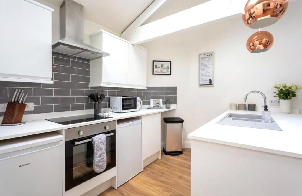 2 bed 1st Floor Flat for rent in Cheltenham. From Sure Property Group - Cheltenham