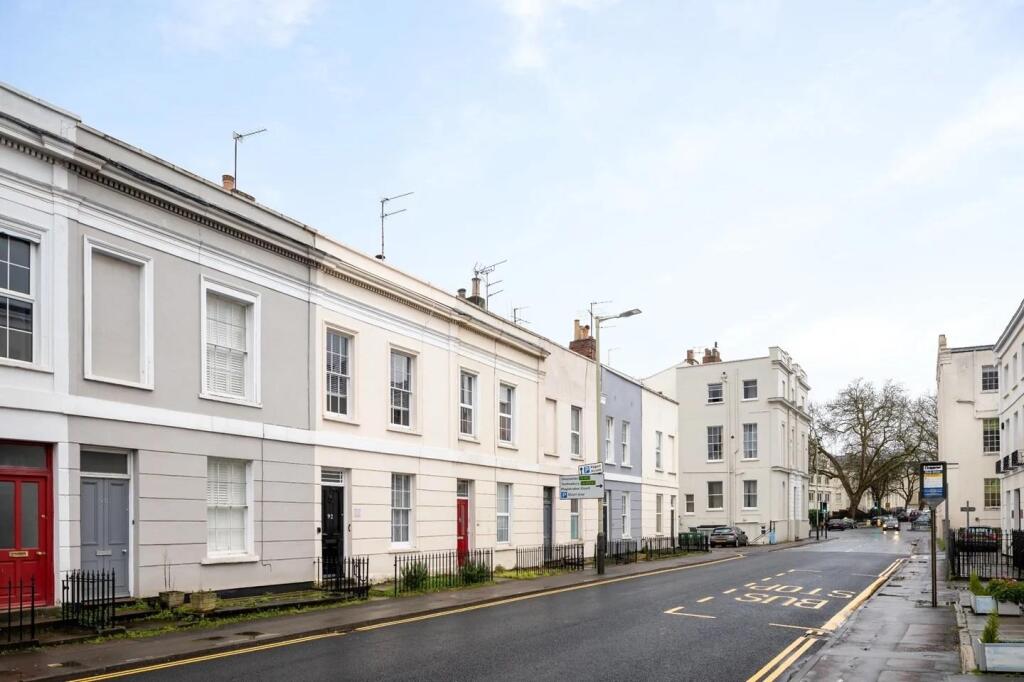 3 bed Mid Terraced House for rent in Cheltenham. From Sure Property Group - Cheltenham