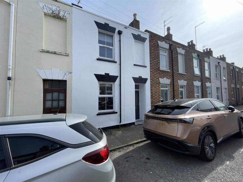 2 bed Mid Terraced House for rent in Cheltenham. From Sure Property Group - Cheltenham
