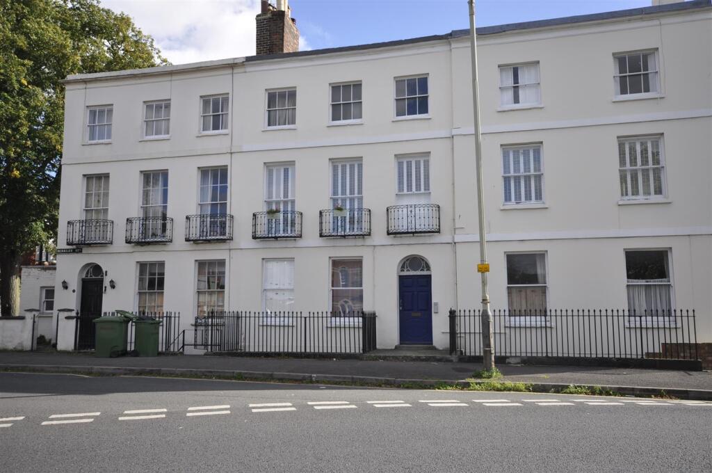 1 bed 1st Floor Flat for rent in Prestbury. From Sure Property Group - Cheltenham 1 bed 1st Floor Flat for rent in Prestbury. From Sure Property Group - Cheltenham