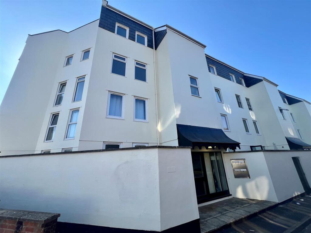 1 bed 1st Floor Flat for rent in Prestbury. From Sure Property Group - Cheltenham 1 bed 1st Floor Flat for rent in Prestbury. From Sure Property Group - Cheltenham