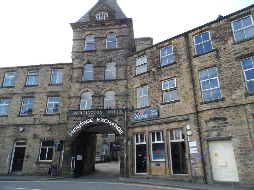 4 bed Studio for rent in Huddersfield. From SW Property - Hipperholme 4 bed Studio for rent in Huddersfield. From SW Property - Hipperholme