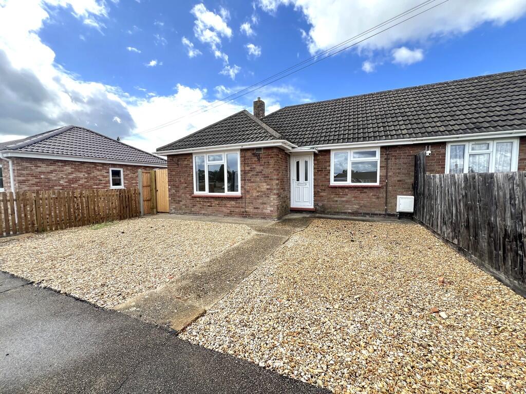 2 bed Semi-detached bungalow for rent in Chatteris. From T Payne & Co Ltd - Chatteris 2 bed Semi-detached bungalow for rent in Chatteris. From T Payne & Co Ltd - Chatteris