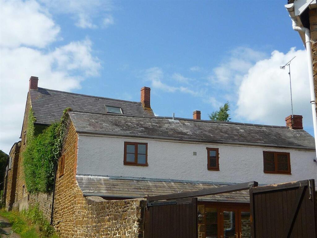 1 bed 1st Floor Flat for rent in Hook Norton. From Tayler & Fletcher - Bourton On The Water