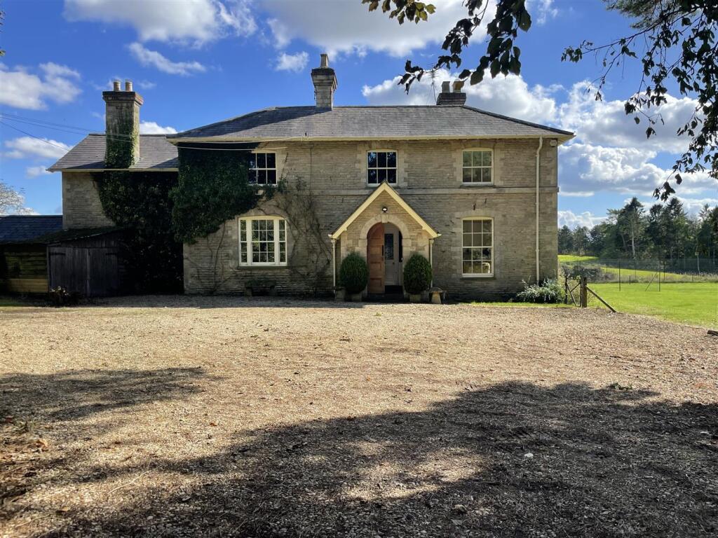 6 bed Detached for rent in Burford. From Tayler & Fletcher - Bourton On The Water