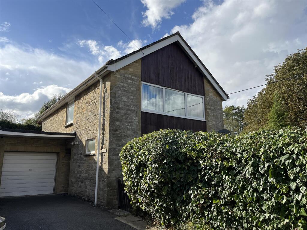 3 bed Link detached for rent in Burford. From Tayler & Fletcher - Bourton On The Water