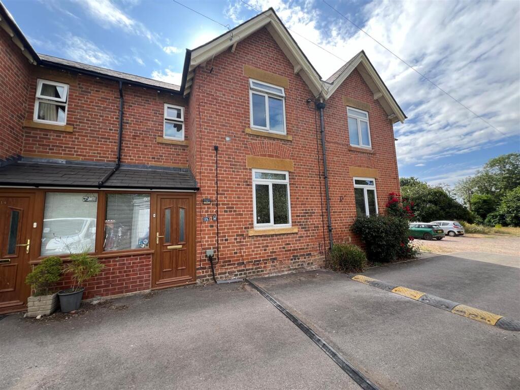 4 bed Mid Terraced House for rent in Moreton-in-Marsh. From Tayler & Fletcher - Bourton On The Water
