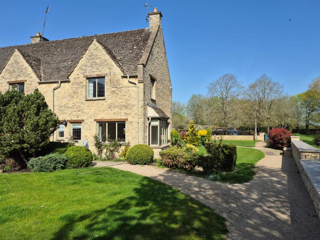 2 bed House (unspecified) for rent in Chipping Norton. From Tayler & Fletcher - Bourton On The Water 2 bed House (unspecified) for rent in Chipping Norton. From Tayler & Fletcher - Bourton On The Water