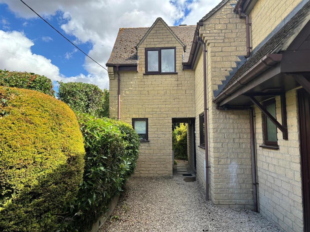 2 bed 1st Floor Flat for rent in Bourton-on-the-Water. From Tayler & Fletcher - Bourton On The Water 2 bed 1st Floor Flat for rent in Bourton-on-the-Water. From Tayler & Fletcher - Bourton On The Water