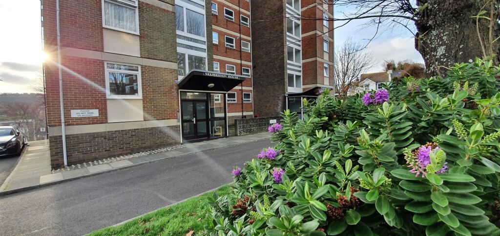 2 bed 1st Floor Flat for rent in Eastbourne. From Taylor Engley - Eastbourne