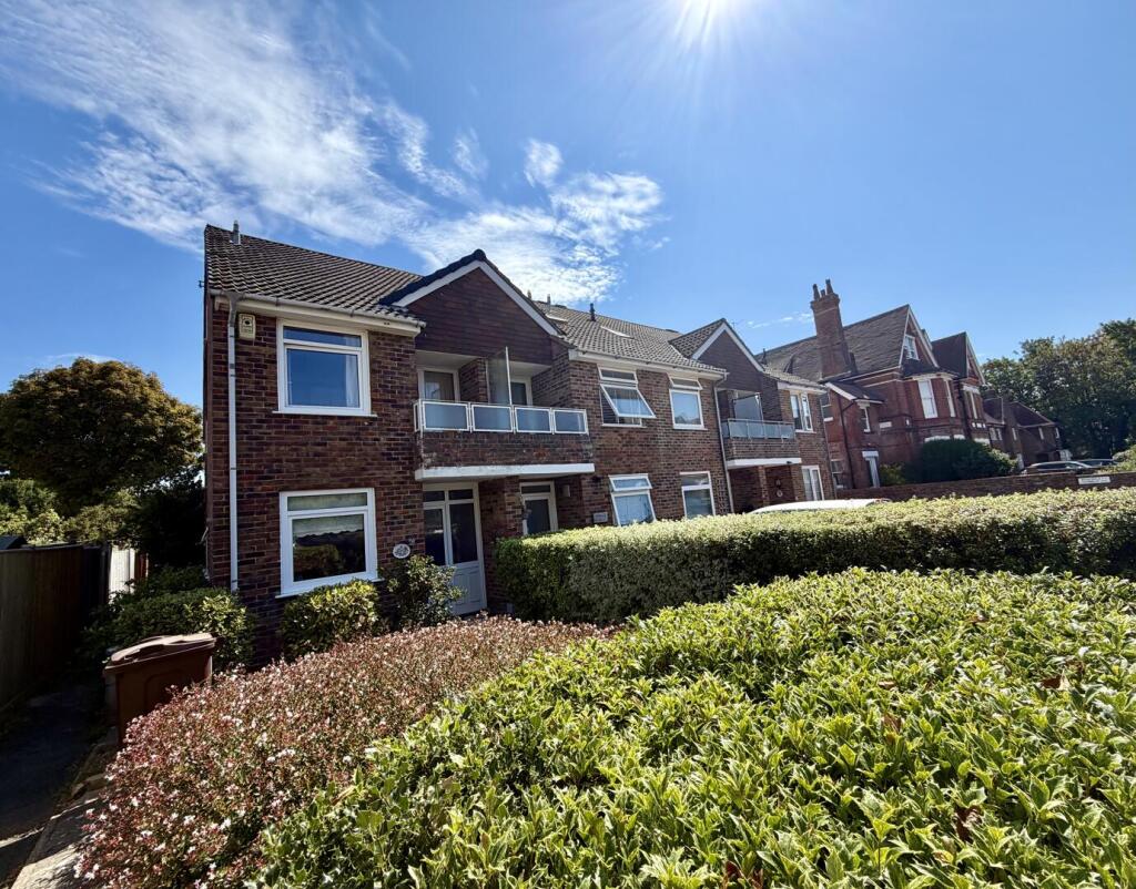 3 bed Mid Terraced House for rent in Eastbourne. From Taylor Engley - Eastbourne 3 bed Mid Terraced House for rent in Eastbourne. From Taylor Engley - Eastbourne