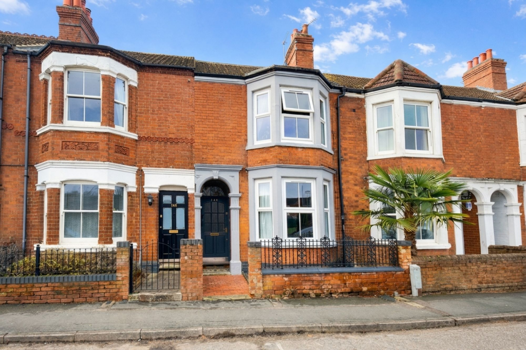 3 bed Mid Terraced House for rent in Haversham. From Taylor Walsh - Milton Keynes