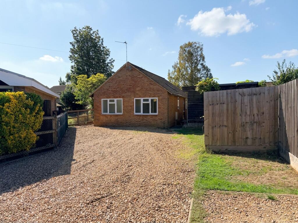 2 bed Detached bungalow for rent in Newport Pagnell. From Taylor Walsh - Milton Keynes