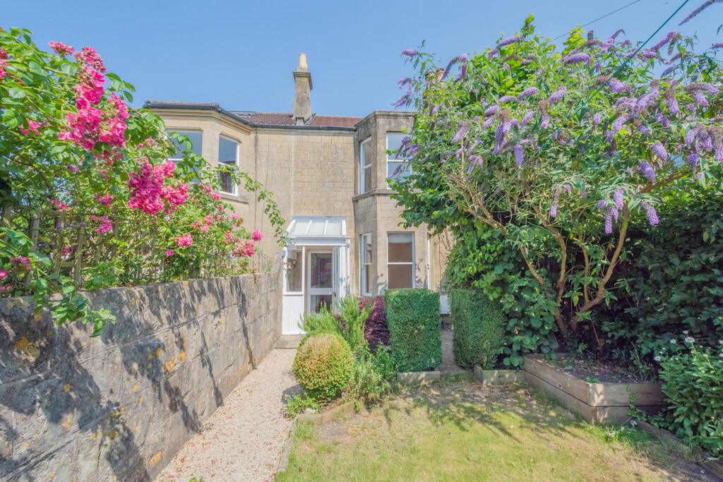 2 bed Cottage for rent in Bath. From The Bath Property Shop Ltd - Bath 2 bed Cottage for rent in Bath. From The Bath Property Shop Ltd - Bath