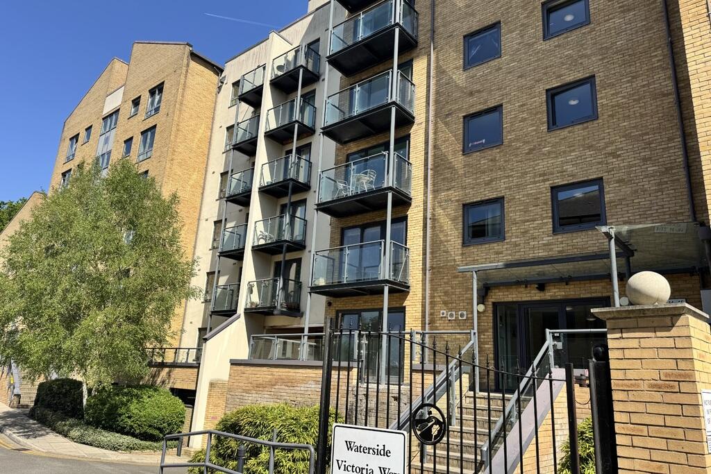1 bed 1st Floor Flat for rent in Woking. From The Letting Centre - Woking