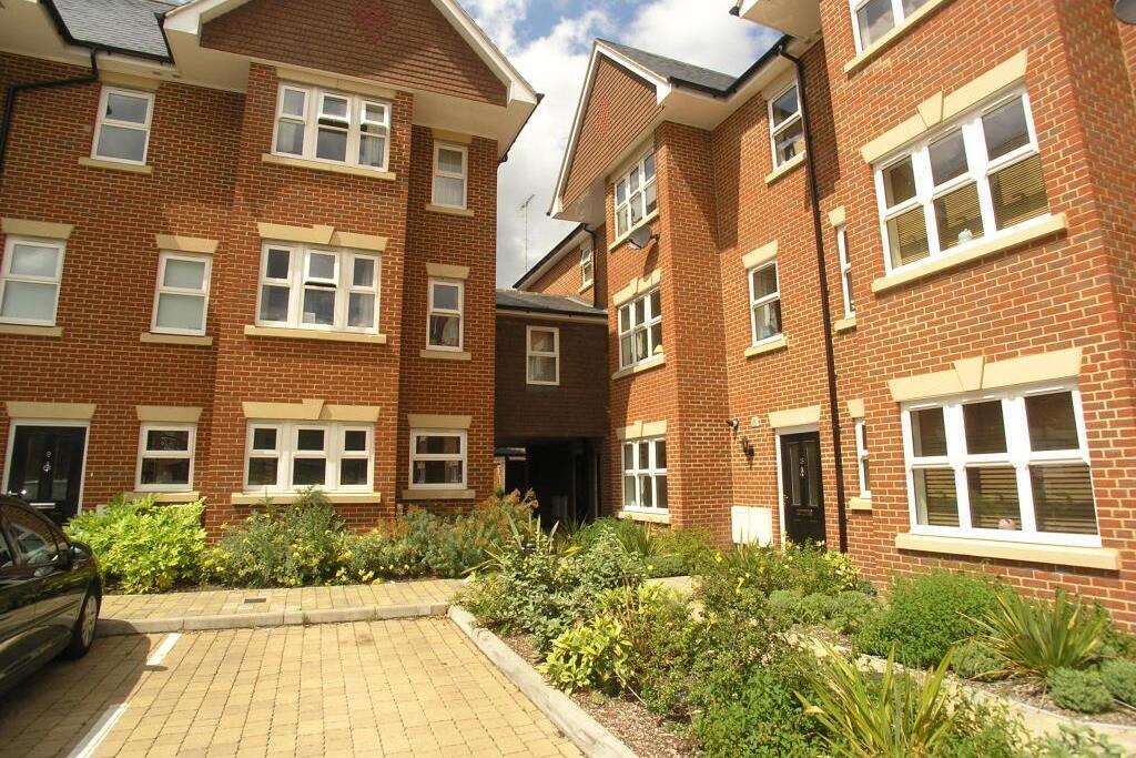 4 bed Mid Terraced House for rent in Woking. From The Letting Centre - Woking