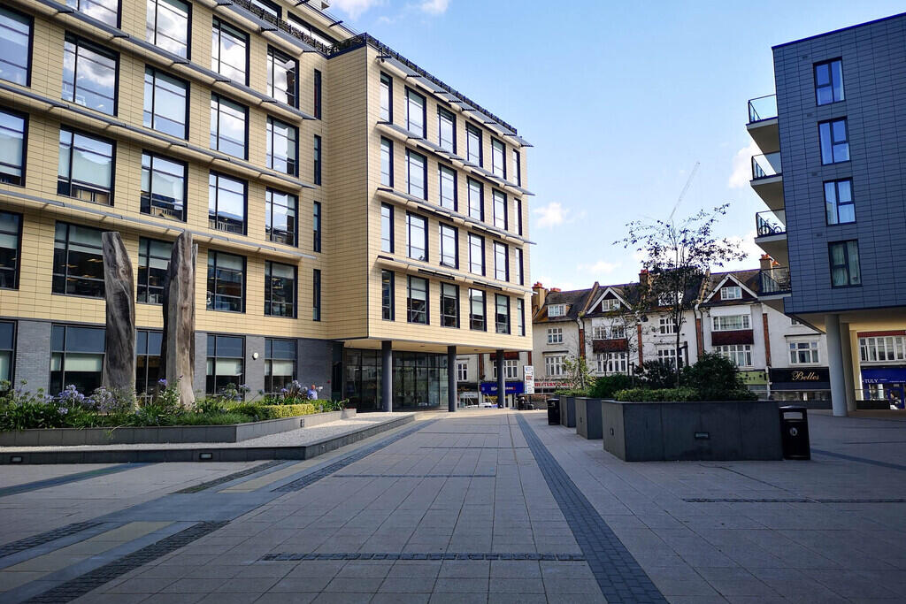 2 bed Apartment for rent in Pyle Hill. From The Letting Centre - Woking 2 bed Apartment for rent in Pyle Hill. From The Letting Centre - Woking