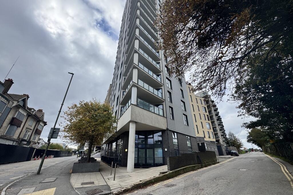 1 bed Apartment for rent in Pyle Hill. From The Letting Centre - Woking