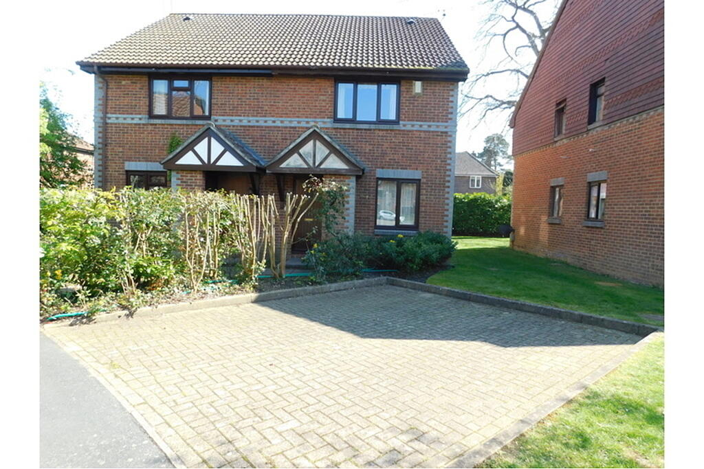 1 bed End of Terrace for rent in Woking. From The Letting Centre - Woking