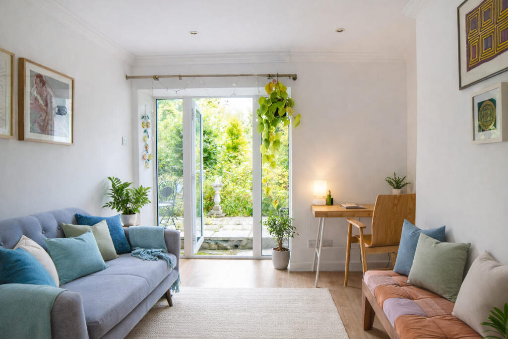 1 bed 1st Floor Flat for rent in Bristol. From The Letting Game - Henleaze 1 bed 1st Floor Flat for rent in Bristol. From The Letting Game - Henleaze