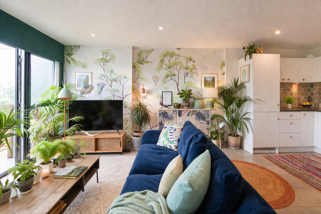 1 bed 1st Floor Flat for rent in Whiteway. From The Letting Game - Henleaze