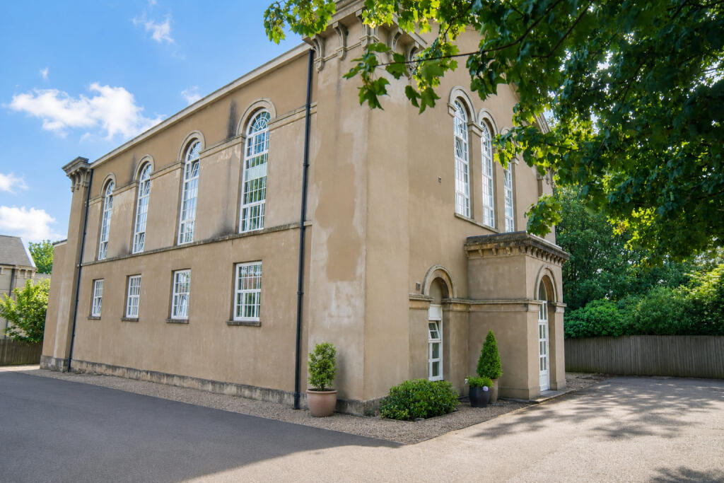 1 bed 1st Floor Flat for rent in Two Mile Hill. From The Letting Game - Henleaze