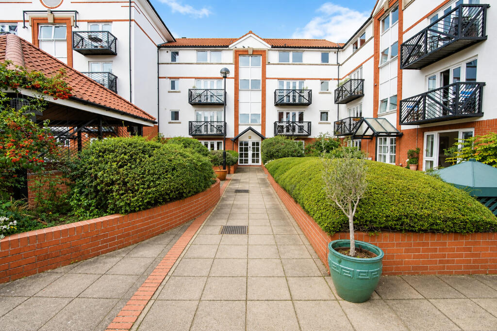1 bed 1st Floor Flat for rent in Bristol. From The Letting Game - Henleaze