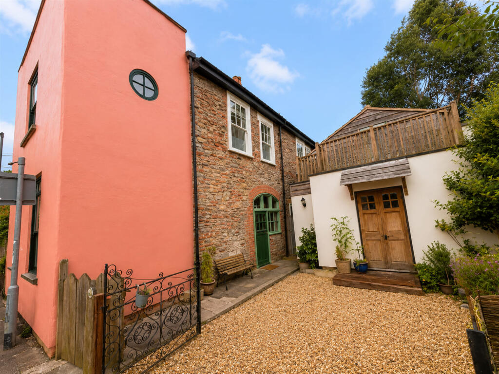 4 bed Detached for rent in . From The Letting Game - Henleaze