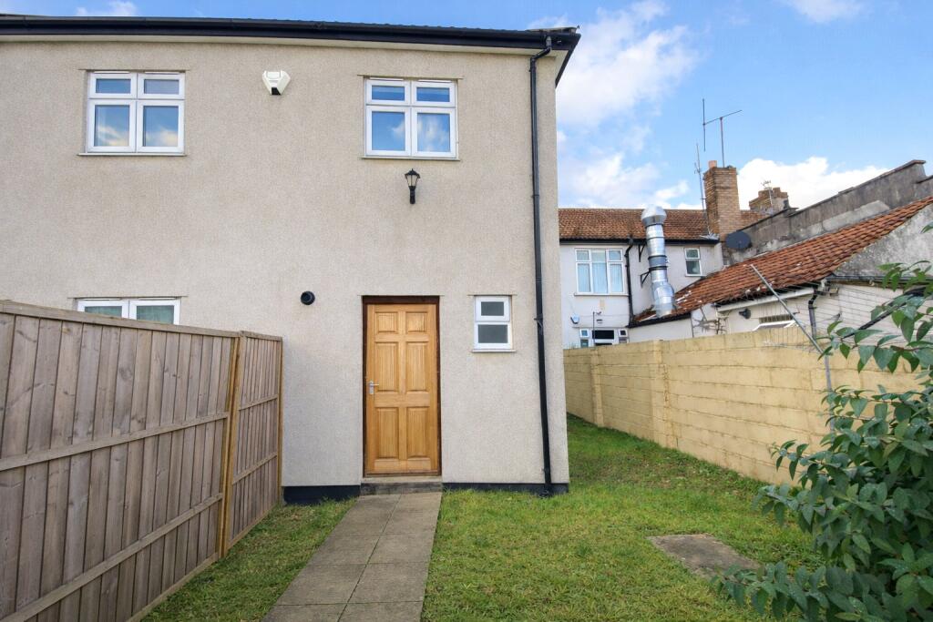 4 bed Detached for rent in Bristol. From The Letting Game - Henleaze 4 bed Detached for rent in Bristol. From The Letting Game - Henleaze