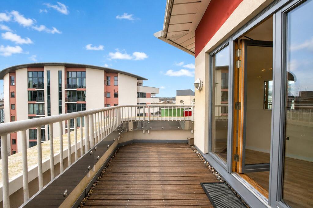 1 bed Penthouse for rent in Bristol. From The Letting Game - Henleaze 1 bed Penthouse for rent in Bristol. From The Letting Game - Henleaze