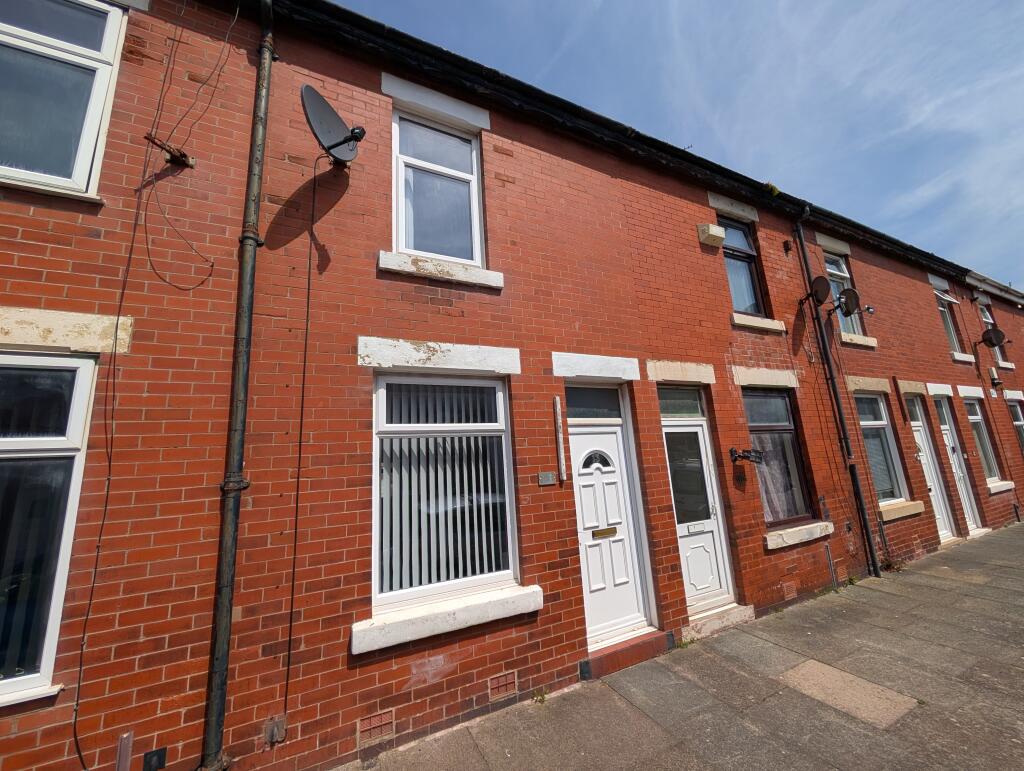 2 bed Mid Terraced House for rent in Blackpool. From The Market Place - Poulton-Le-Fylde