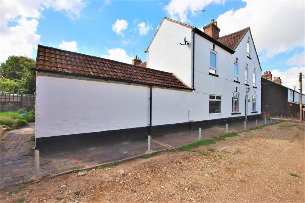 4 bed End of Terrace for rent in Fakenham. From The Norfolk Agents - Fakenham