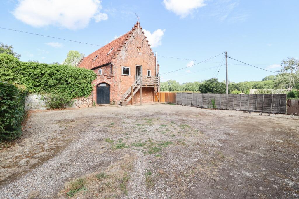 3 bed Coach House for rent in Thursford. From The Norfolk Agents - Fakenham