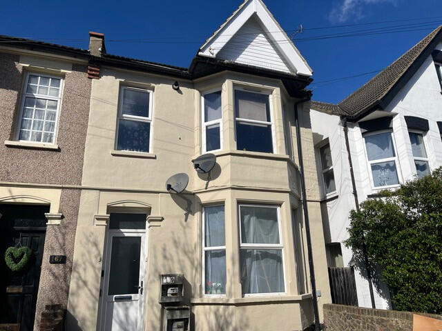 1 bed 1st Floor Flat for rent in Southend-on-Sea. From The Online Letting Agents Ltd - Bury St Edmunds 1 bed 1st Floor Flat for rent in Southend-on-Sea. From The Online Letting Agents Ltd - Bury St Edmunds