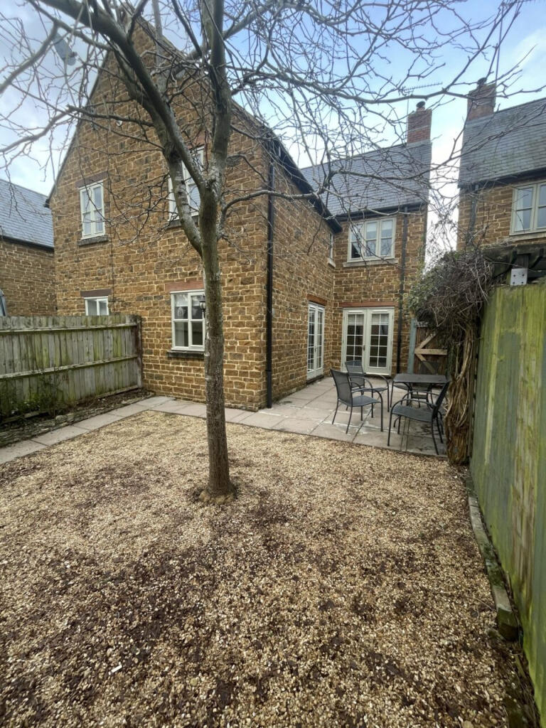 3 bed Semi Detached for rent in Bloxham. From The Online Letting Agents Ltd - Bury St Edmunds