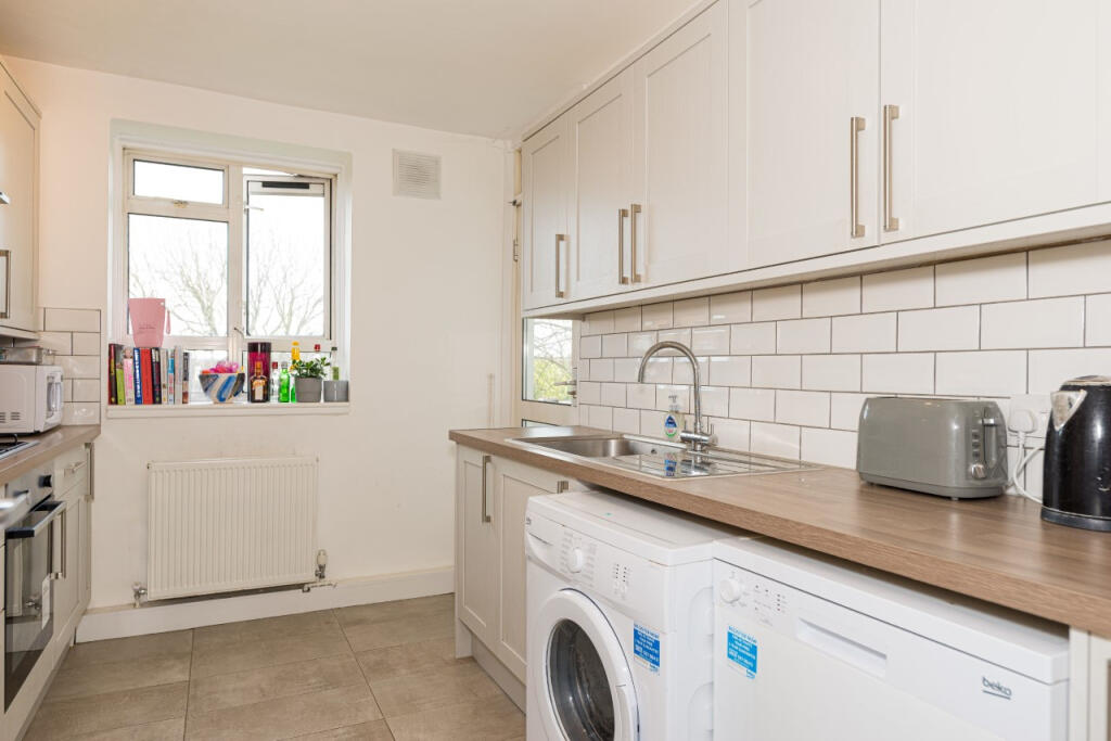 3 bed Flat Share for rent in London. From The Online Letting Agents Ltd - Bury St Edmunds