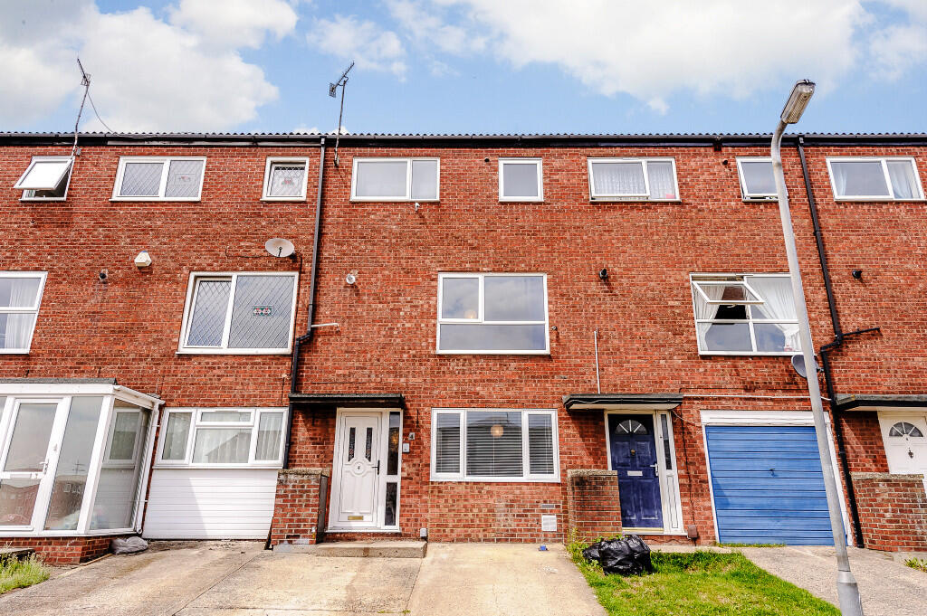 4 bed Town House for rent in Colchester. From The Online Letting Agents Ltd - Bury St Edmunds 4 bed Town House for rent in Colchester. From The Online Letting Agents Ltd - Bury St Edmunds