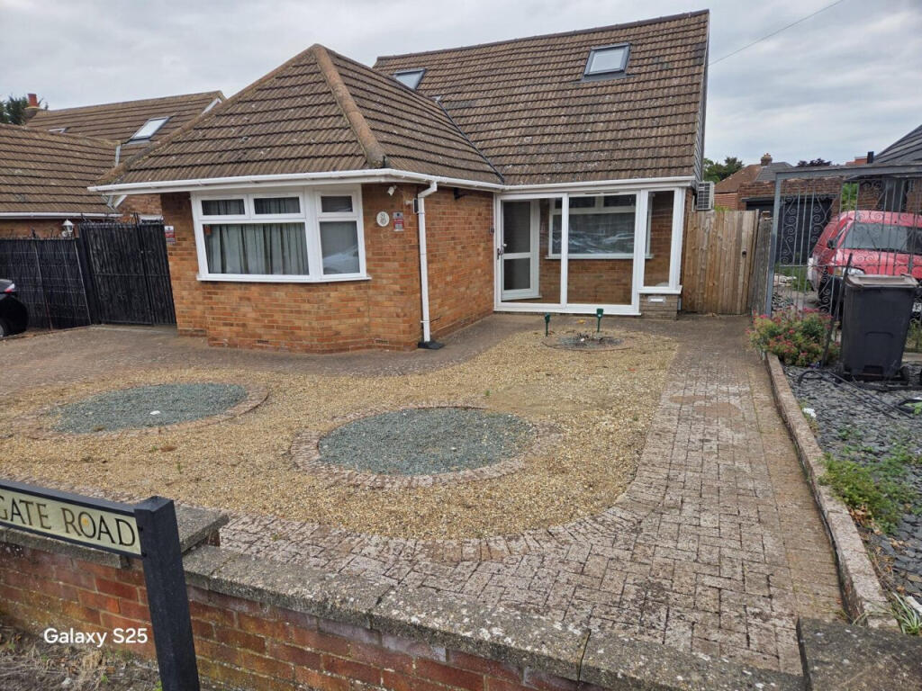 4 bed Detached for rent in Chalton. From The Online Letting Agents Ltd - Bury St Edmunds