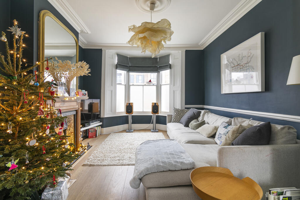 4 bed Mid Terraced House for rent in London. From The Online Letting Agents Ltd - Bury St Edmunds