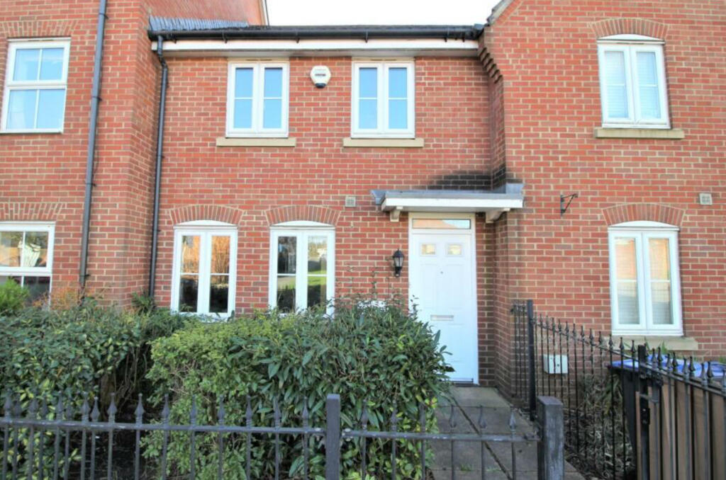 3 bed Mid Terraced House for rent in Royal Wootton Bassett. From The Online Letting Agents Ltd - Bury St Edmunds