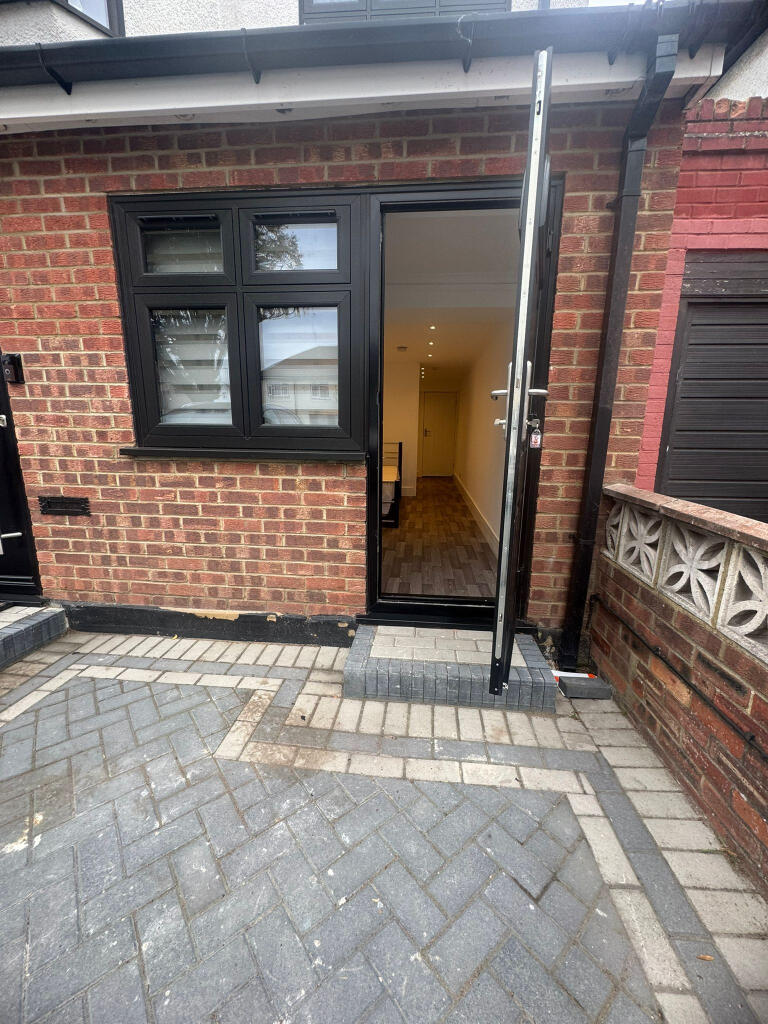 0 bed Studio for rent in Kenton. From The Online Letting Agents Ltd - Bury St Edmunds