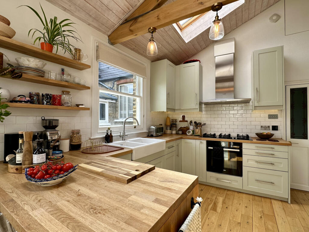 2 bed Annexe for rent in London. From The Online Letting Agents Ltd - Bury St Edmunds