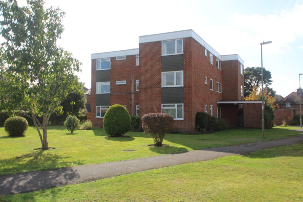 3 bed Apartment for rent in Hamble-le-Rice. From The Online Letting Agents Ltd - Bury St Edmunds