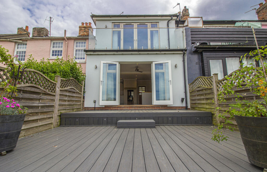 2 bed Mid Terraced House for rent in Sudbury. From The Online Letting Agents Ltd - Bury St Edmunds 2 bed Mid Terraced House for rent in Sudbury. From The Online Letting Agents Ltd - Bury St Edmunds